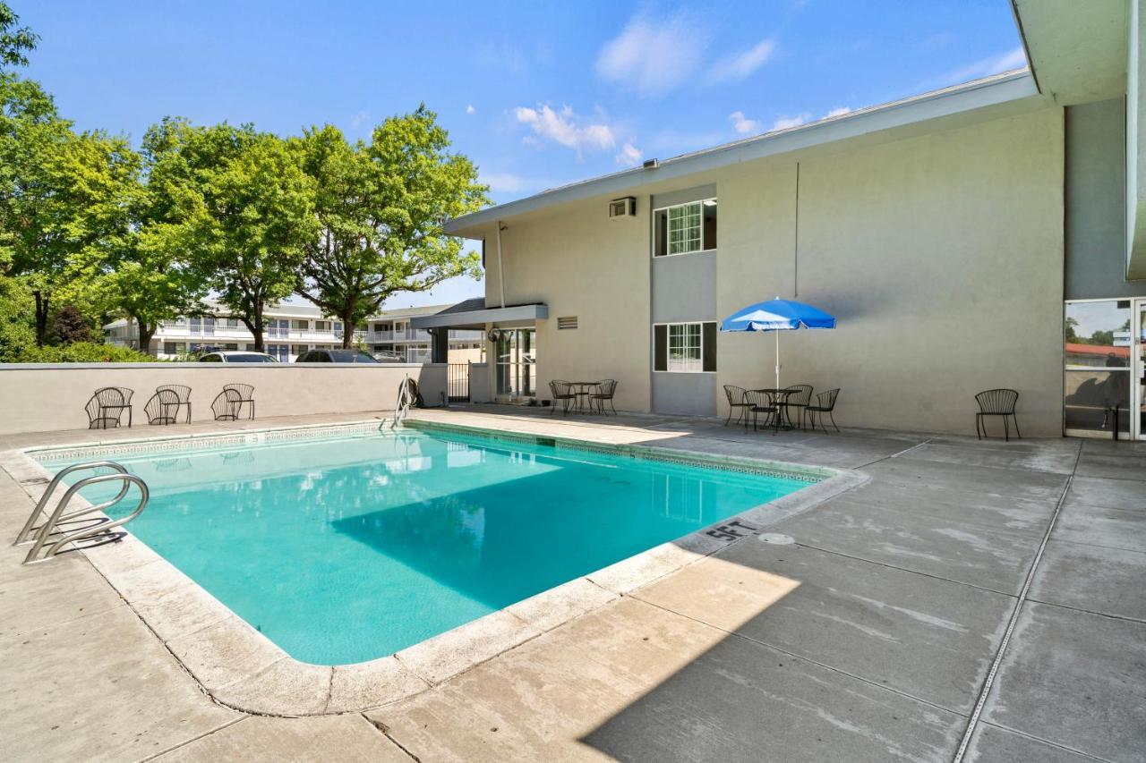 Travelers Inn Medford Zewnętrze zdjęcie