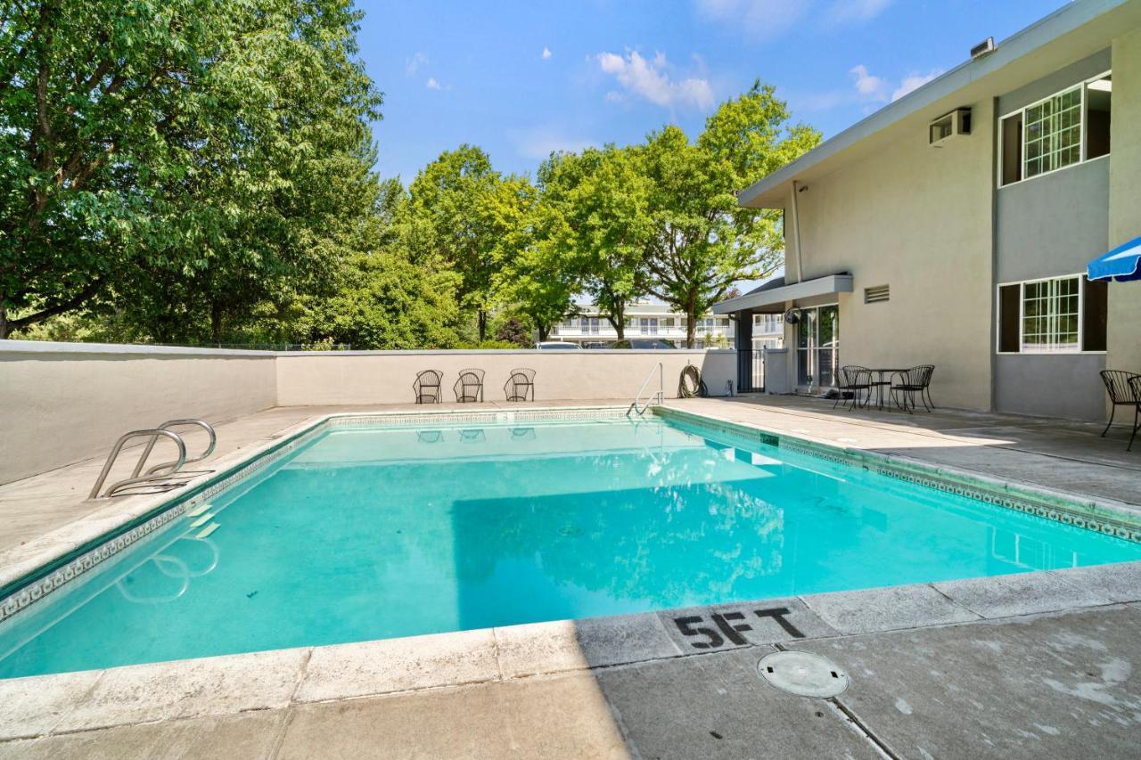 Travelers Inn Medford Zewnętrze zdjęcie